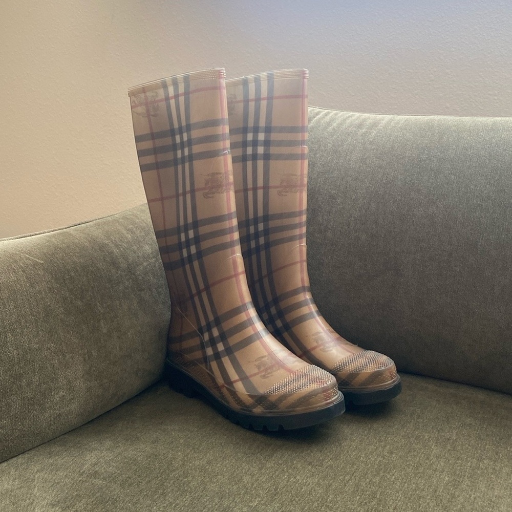 Burberry Rain Boots Women size 6
